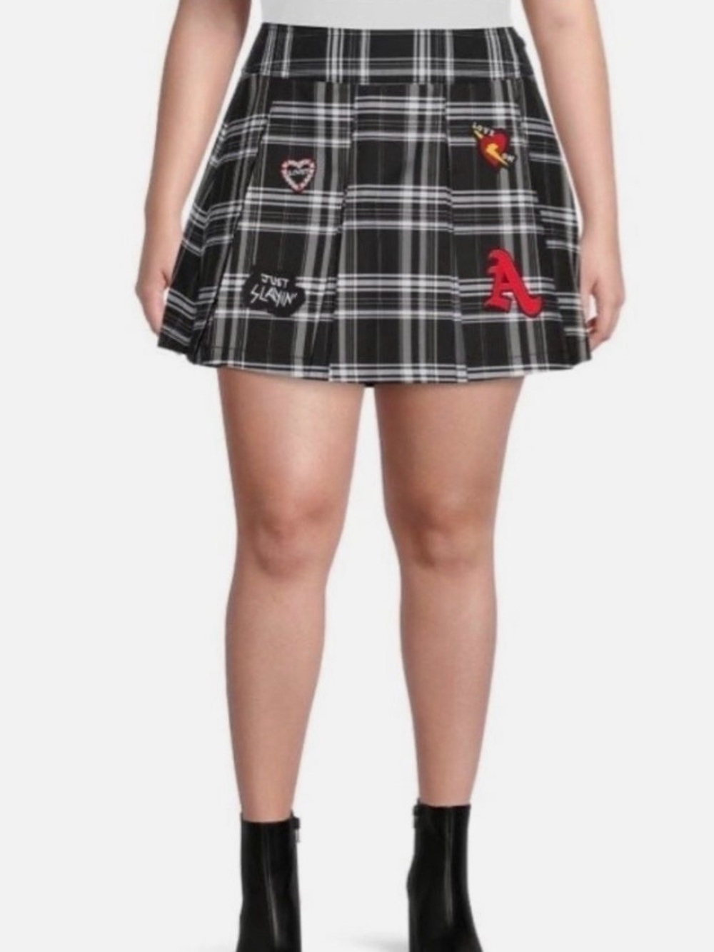 NWT NO BOUNDARIES BLACK Y2K PLAID GOTHIC
PLEATED TENNIS SKIRT WITH PATCHES SMALL